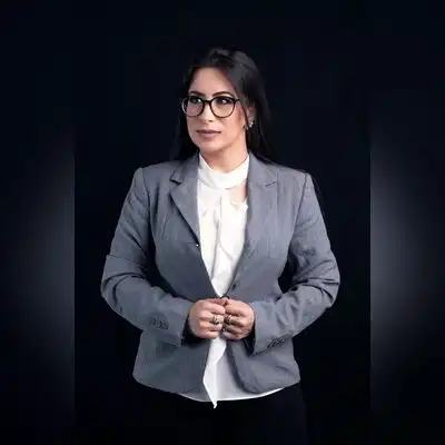 漕鹤蕾